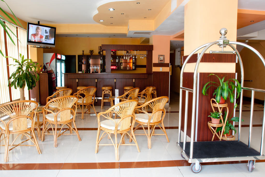Denisa Hotel Otopeni Exterior foto